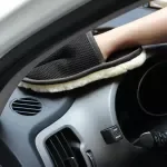 Plush Microfiber Car Wash and Polishing Glove – Scratch-Free Cleaning Mitt