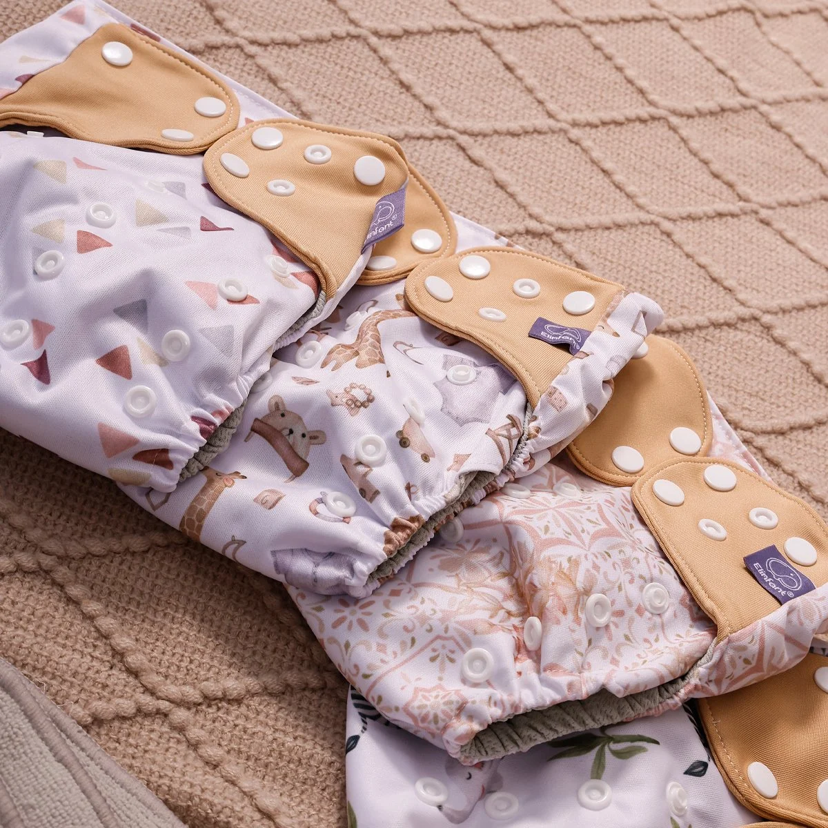 4-Pack Waterproof Washable Cloth Diapers with 4 Absorbent Inserts