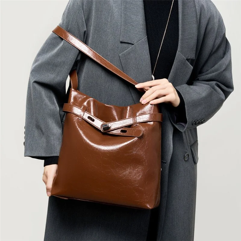 Vintage Leather Shoulder Bag for Women – Large Capacity, Soft & Stylish Tote