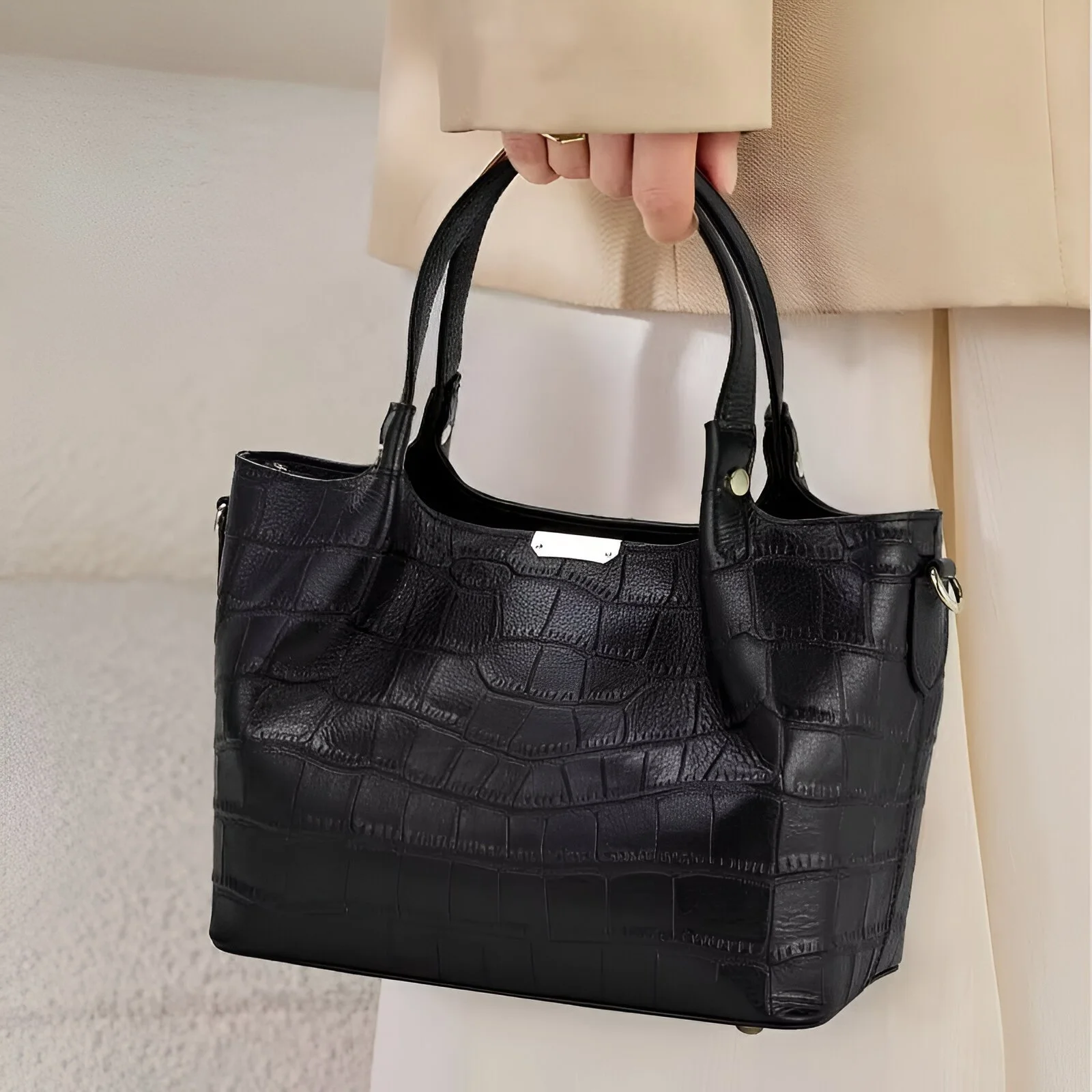 Elegant Crocodile Patterned Women's Cowhide Handbag - Large Capacity Casual Tote