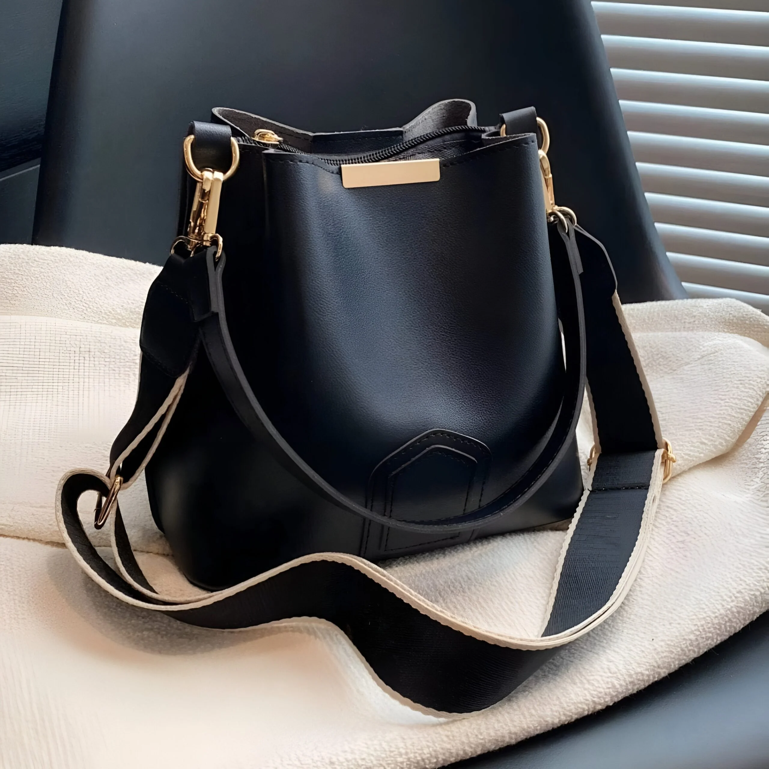Women's Retro Bucket Shoulder Bag – Casual Crossbody with Wide Strap