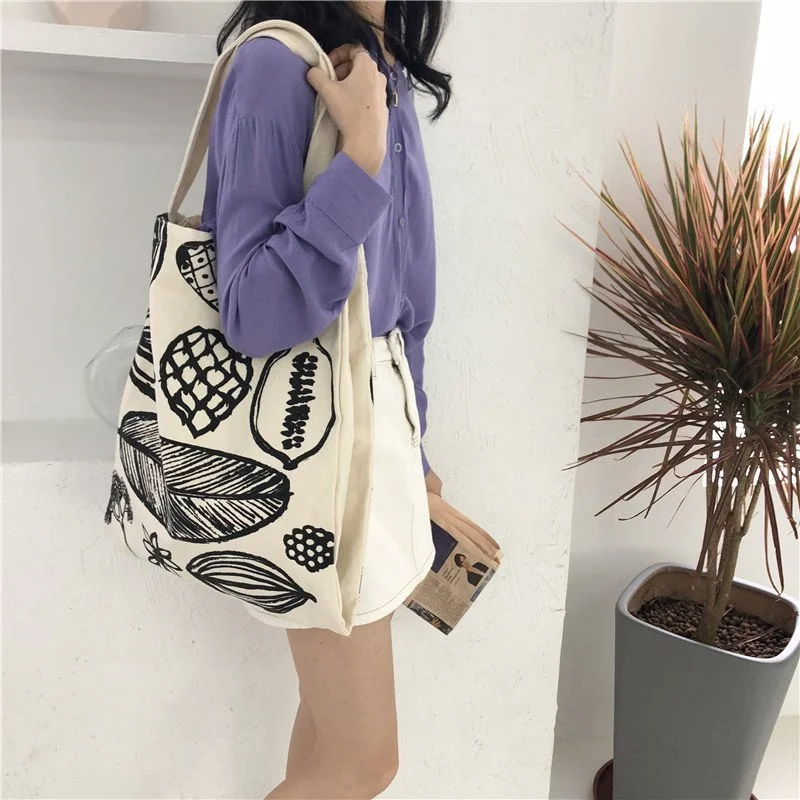 Leaf Print Canvas Shoulder Tote Bag – Eco-Friendly, Spacious & Stylish
