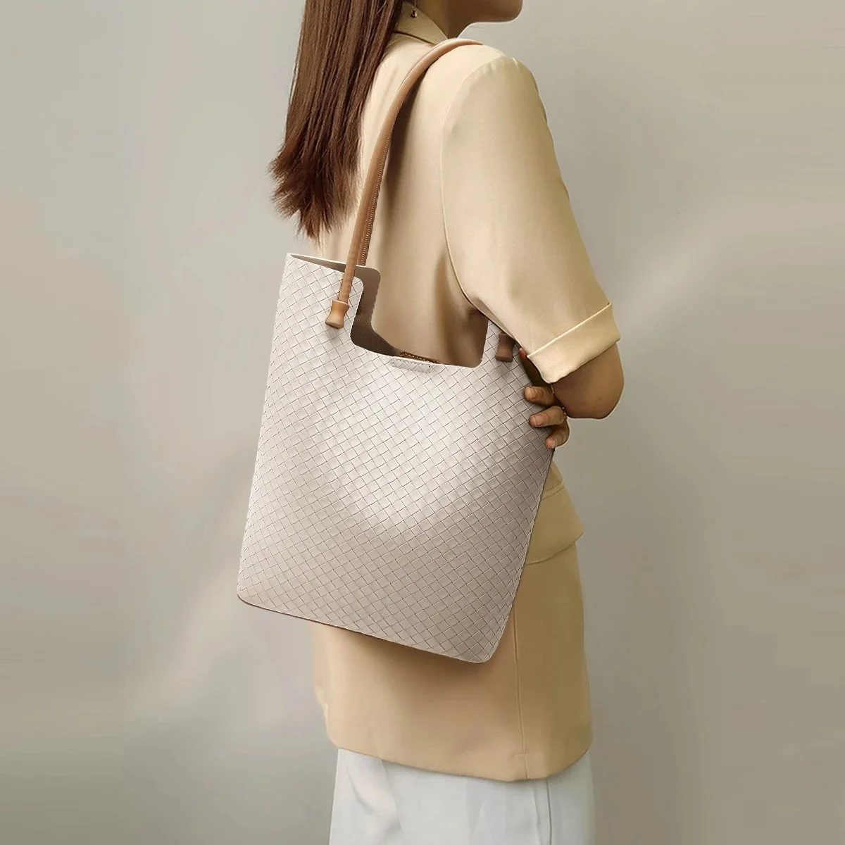 Large Capacity Women’s Woven Bucket Shoulder Tote Handbag