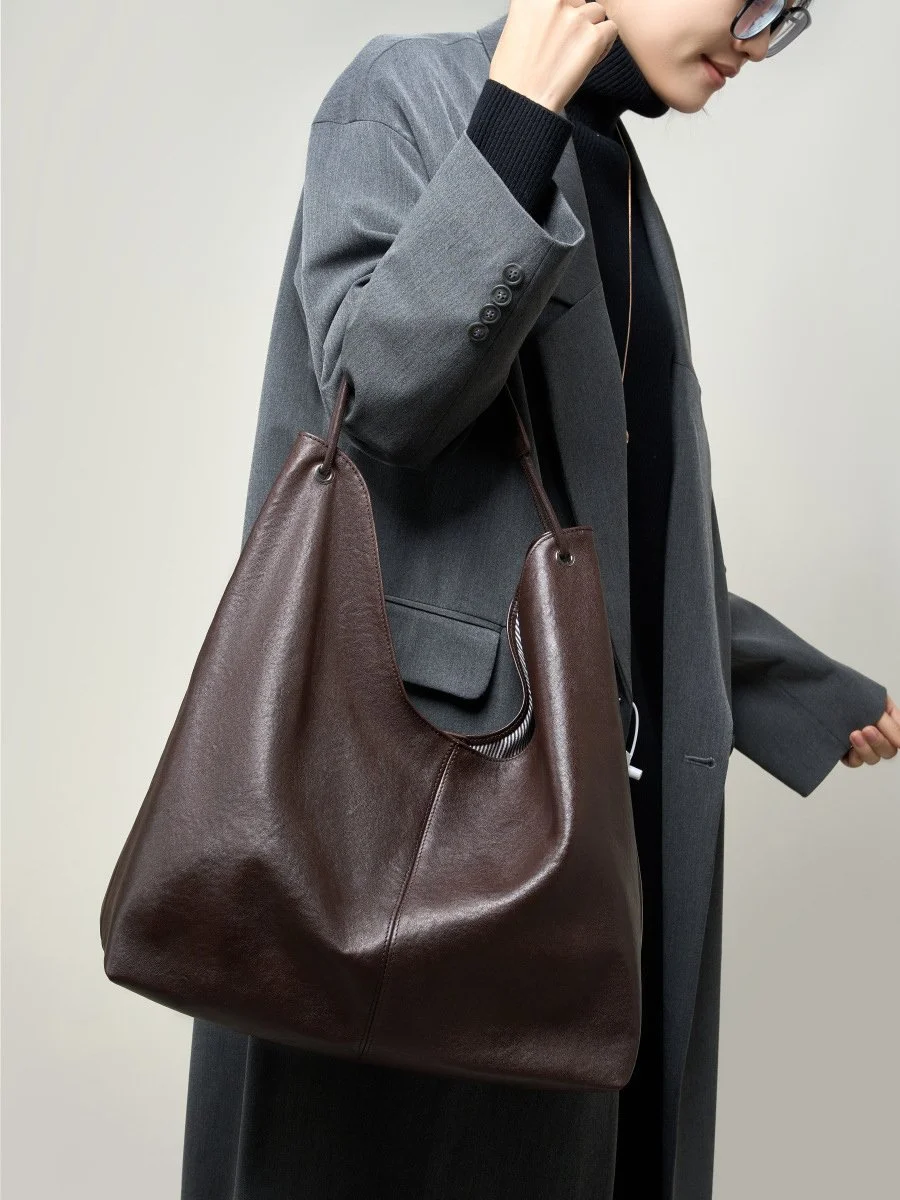Large Capacity Vegetable Tanned Leather Shoulder Tote Bag for Men