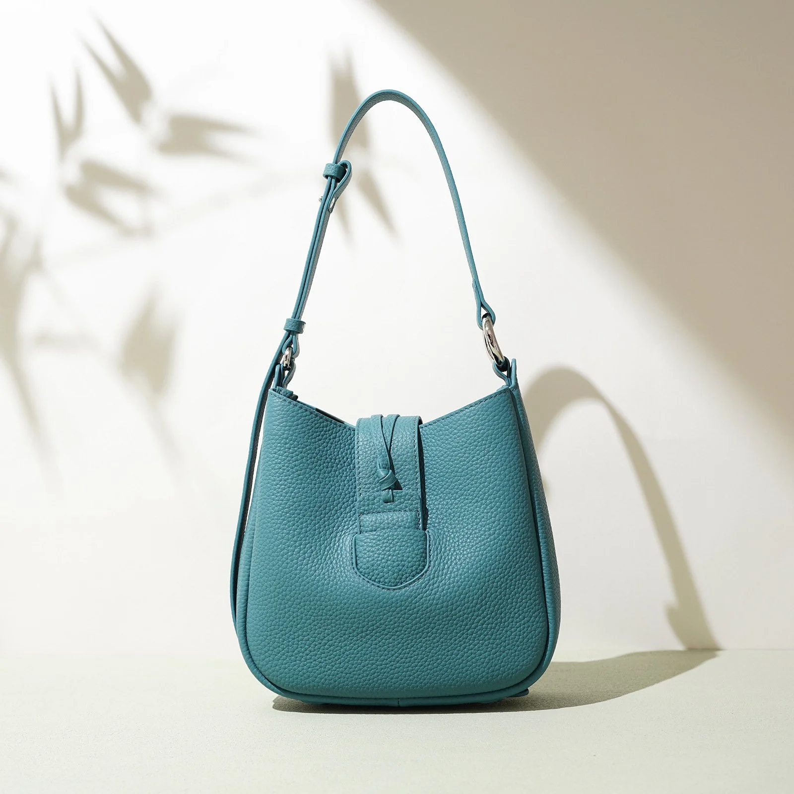 Elegant Cowhide Leather Bucket Shoulder Bag – Minimalist All-Season Handbag