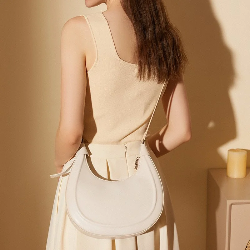 Chic Half-Moon Leather Shoulder Bag – Stylish Crossbody Underarm Purse
