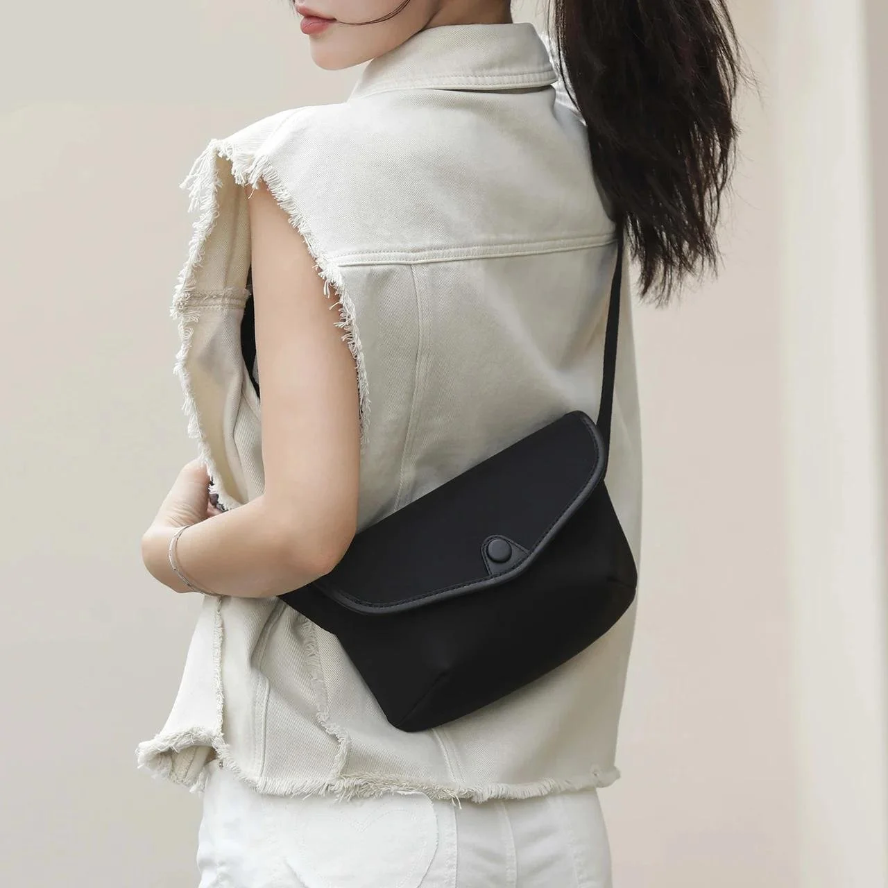 Classic Black Versatile Crossbody Shoulder Bag for Women
