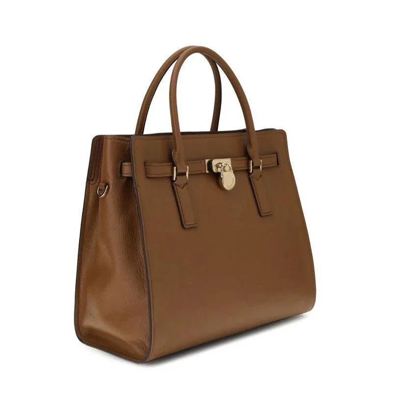 Michael Kors Leather Shoulder Bag - Elegant and Versatile