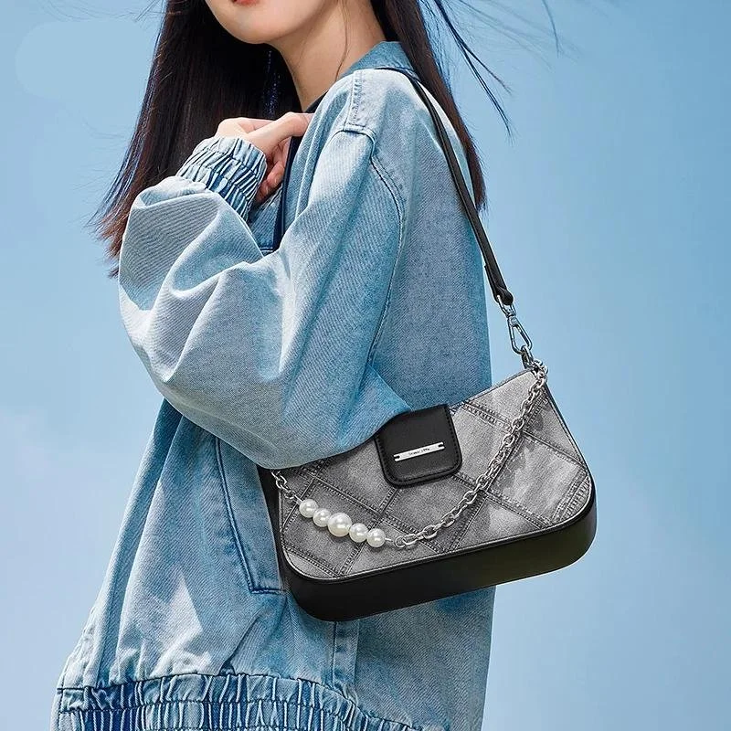 Elegant Shoulder Bag – Diamond Pattern Underarm Purse