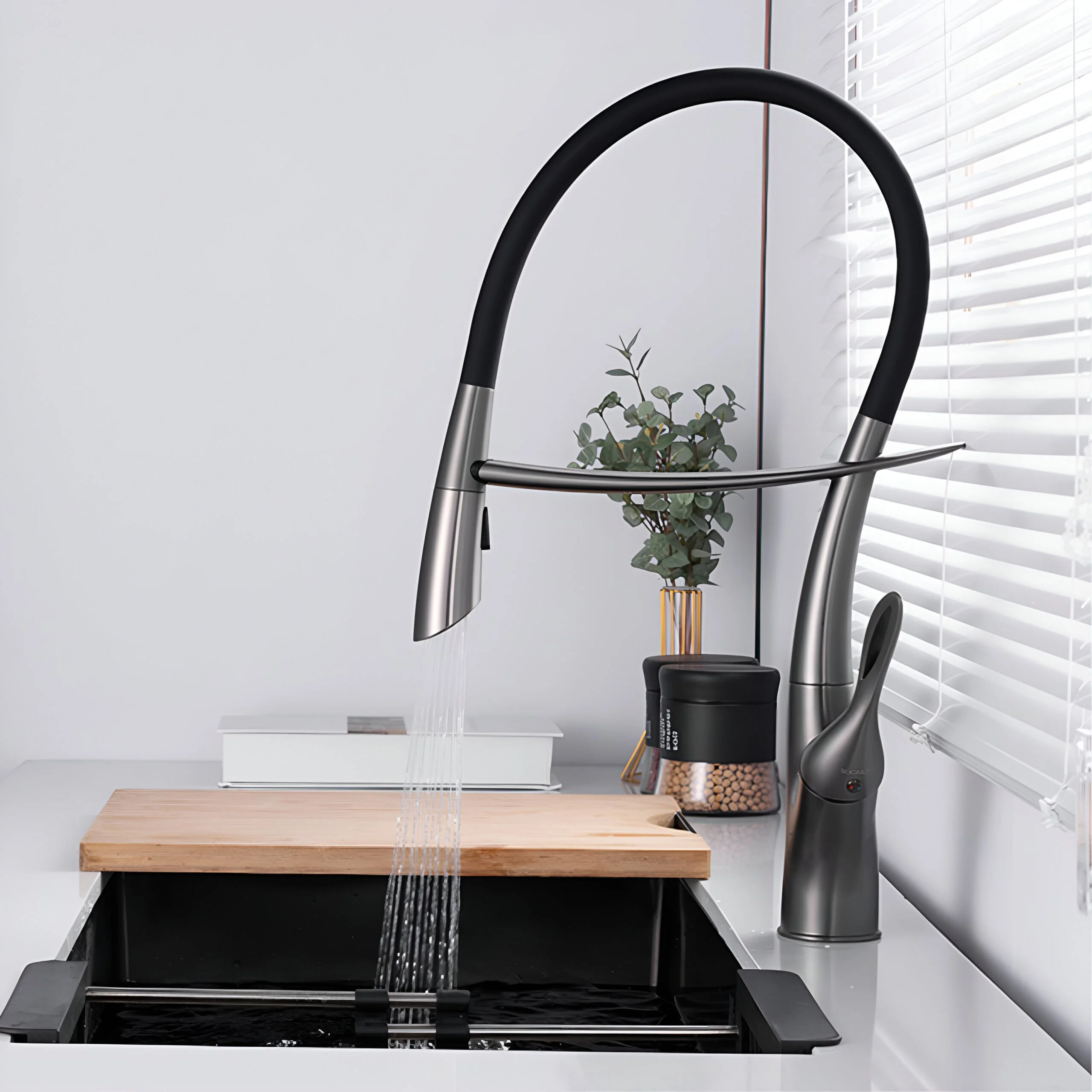 Luxury Black Brass Kitchen Faucet with Pull-Out Magnetic Suction