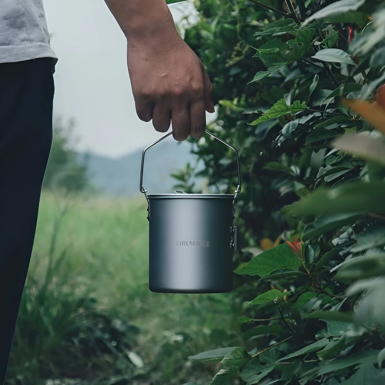 Portable 0.9L Aluminium Camping Pot with Detachable Folding Handle – Ultralight & Compact