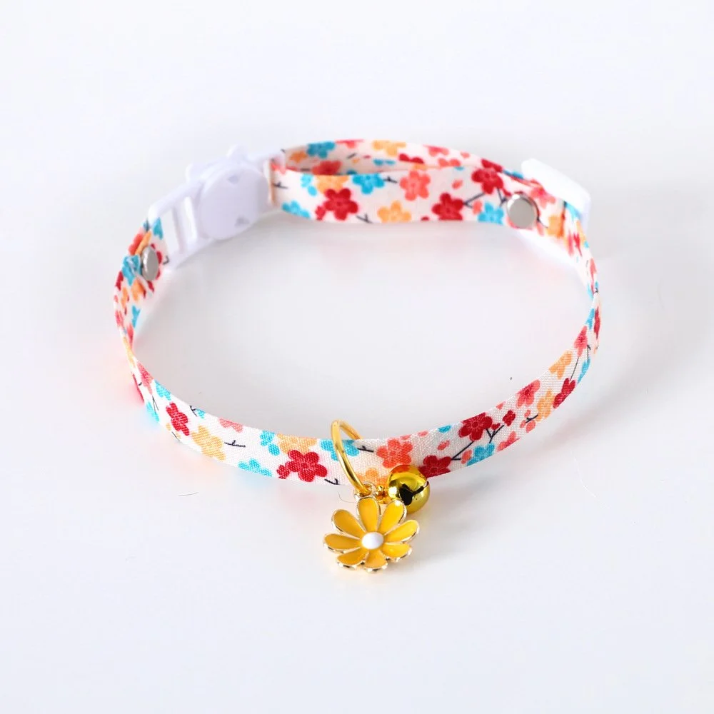 Adjustable Pet Collar with Bell & Daisy Pendant for Cats and Small Dogs