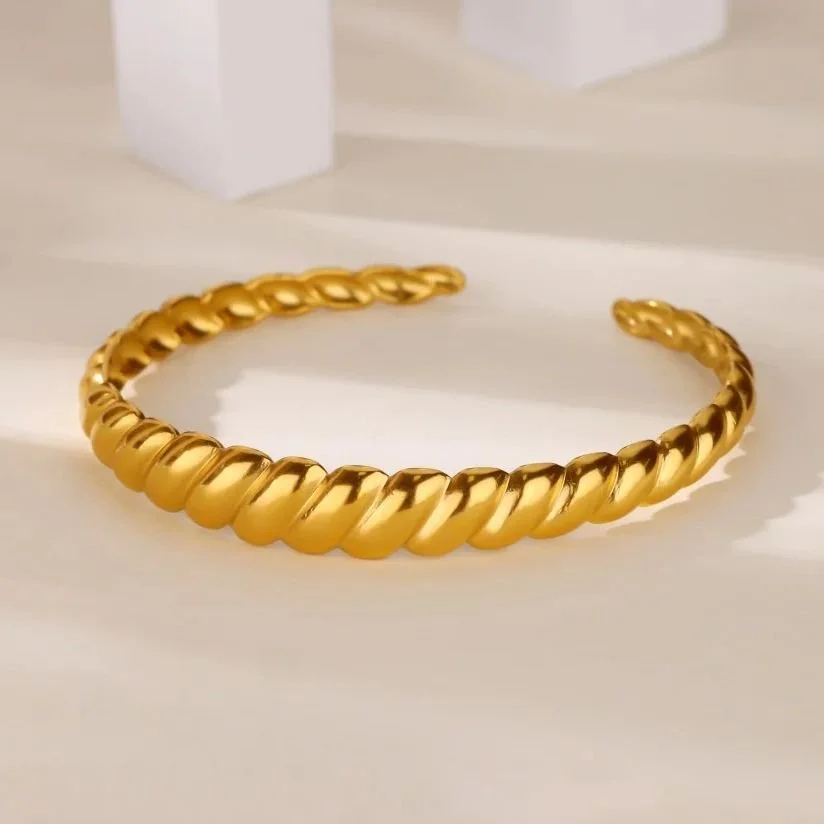 Gold Color Striped Stainless Steel Bangle - Aesthetic Jewelry for Women