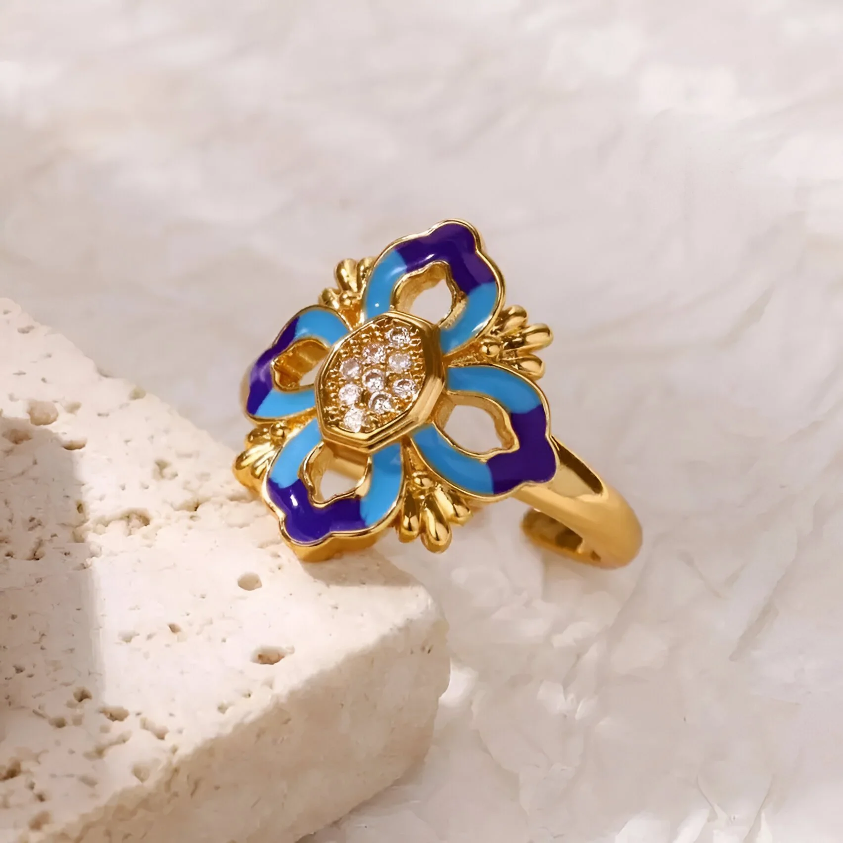 Gold Four-Leaf Clover Zircon Ring