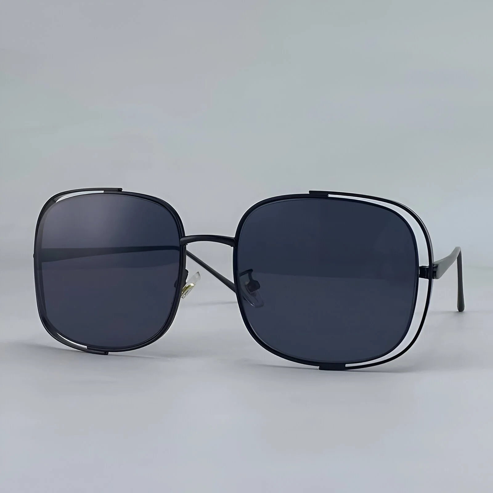 Oversized Square Metal Frame Sunglasses for Women UV400 Vintage Travel Shades product view 4